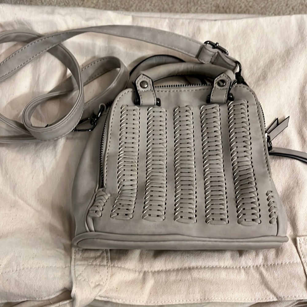 Mini purse with compartments. Light gray.